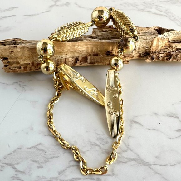 Accessories - Vintage 1950s Gold Tone Sweater Clip With Etched Details & Textured Beads